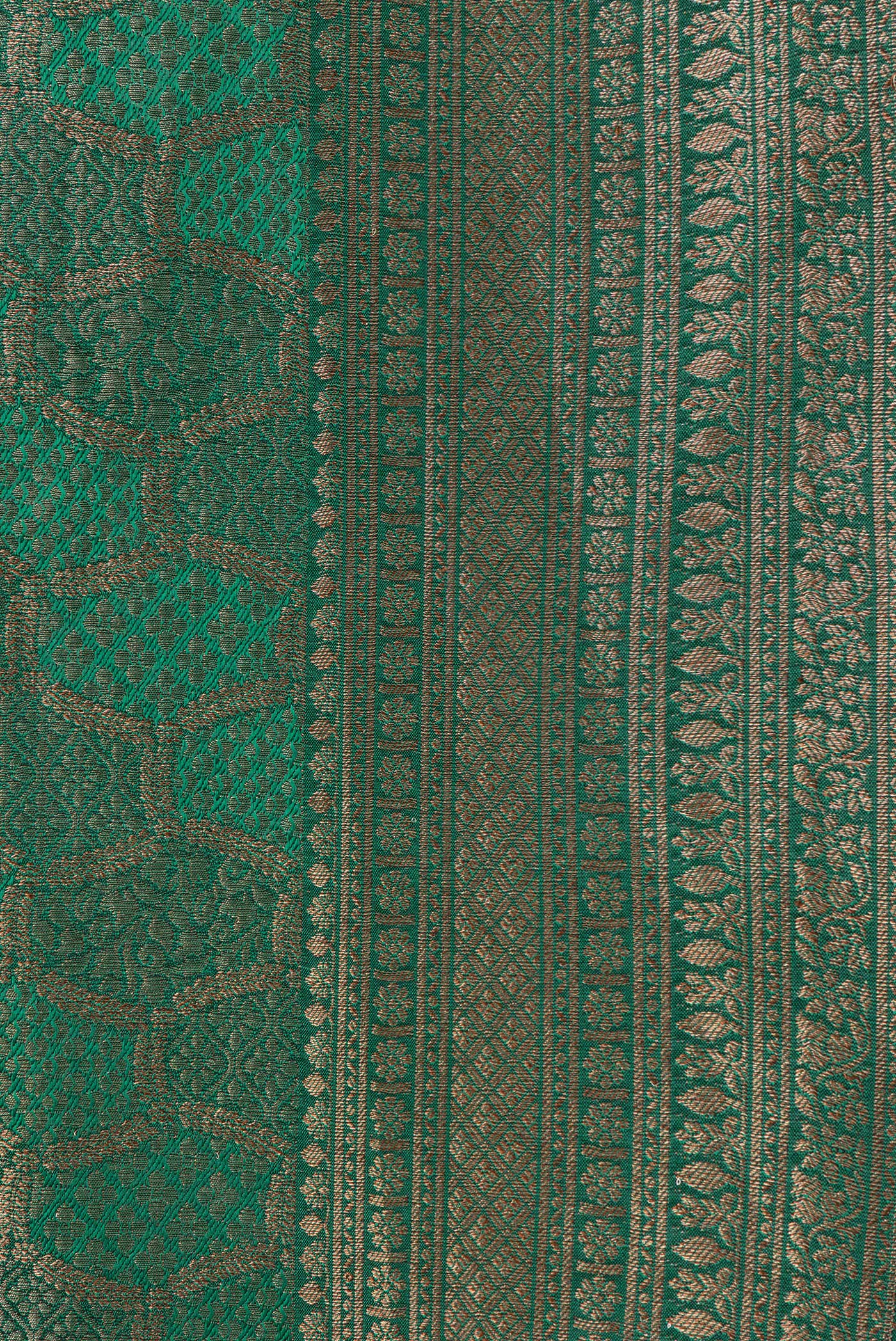 Border image of Bottle Green Dual Tone Georgette Saree with Zari Brocade on the body and Zari Border. 