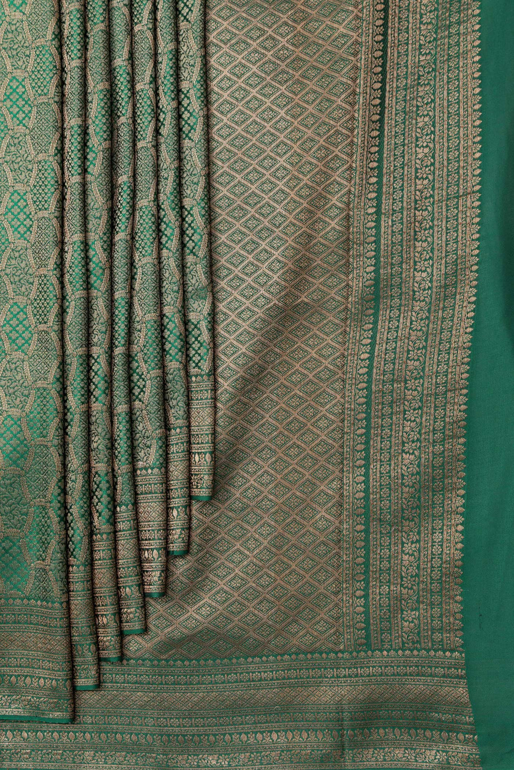 Pleats and pallu of Bottle Green Dual Tone Georgette Saree with Zari Brocade on the body and Zari Border. 