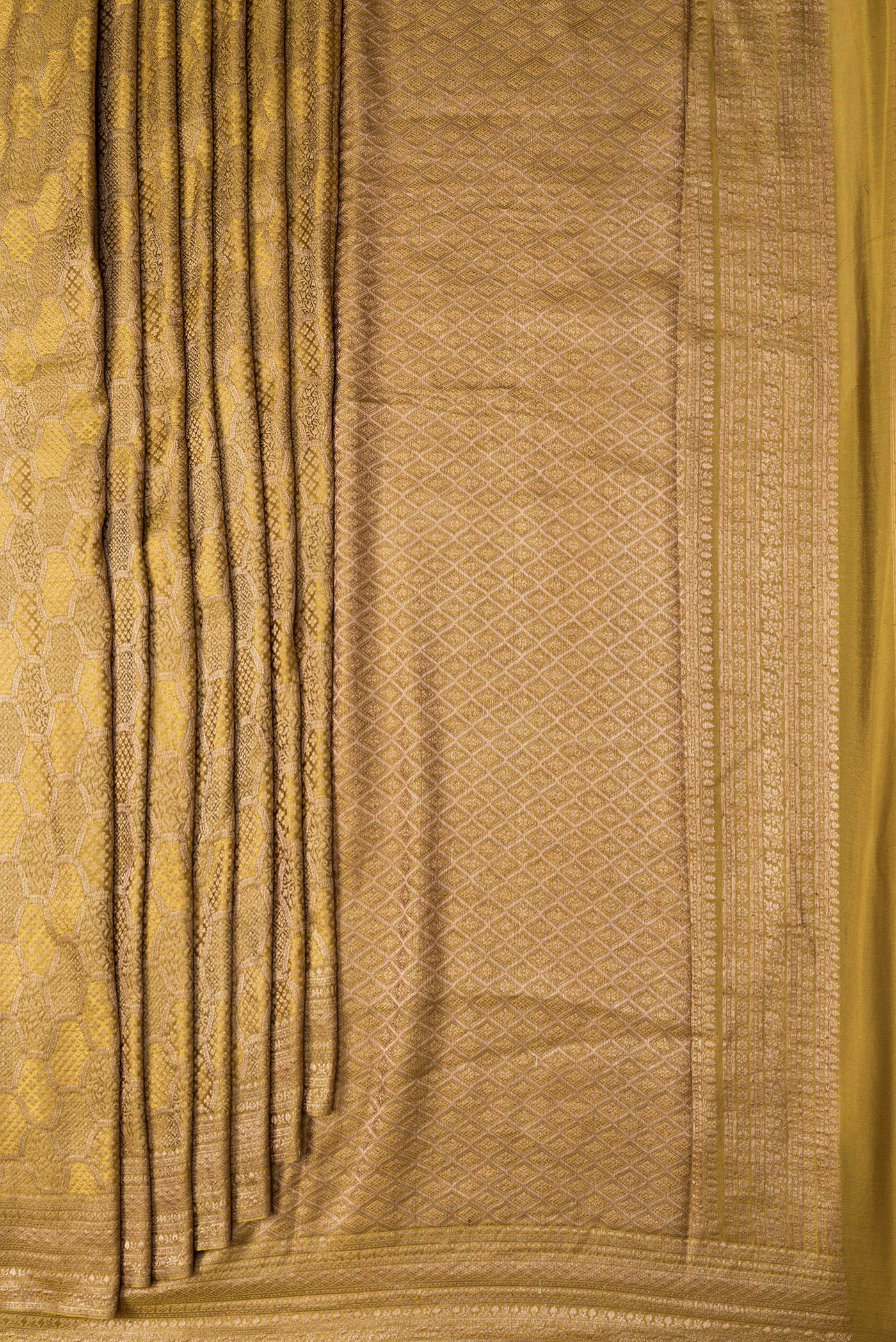 Pleats and pallu of Mehandi Green Dual Tone Mysore Georgette Saree with Zari Brocade on the body and Zari Border. 