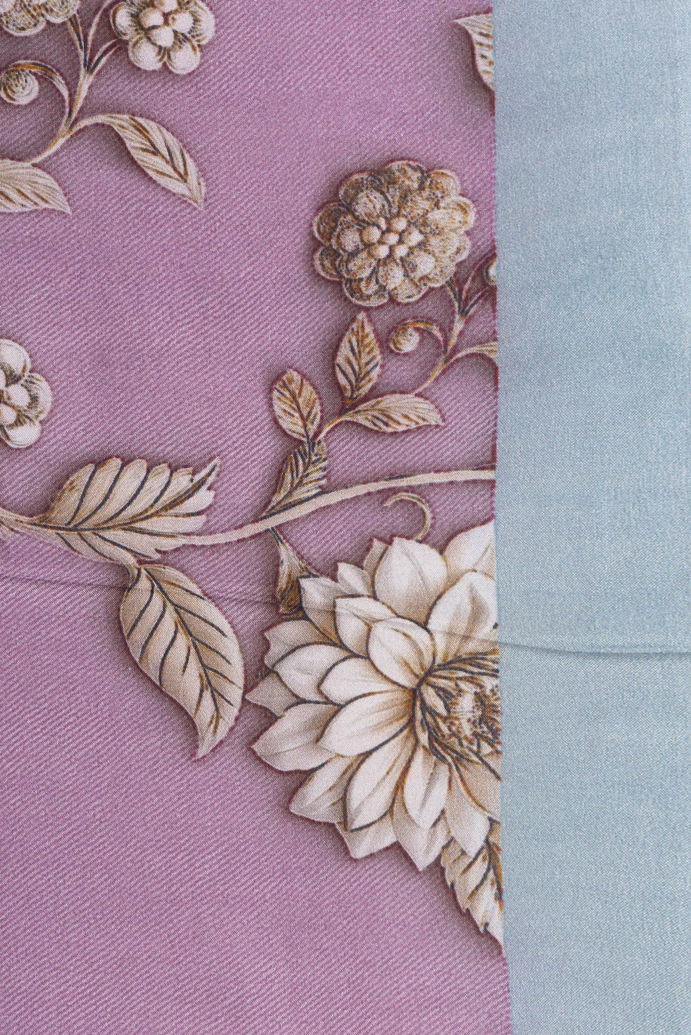 Border image of Purple Dual Tone Mysore Crepe Saree with Printed design on the body and Plain Border. 