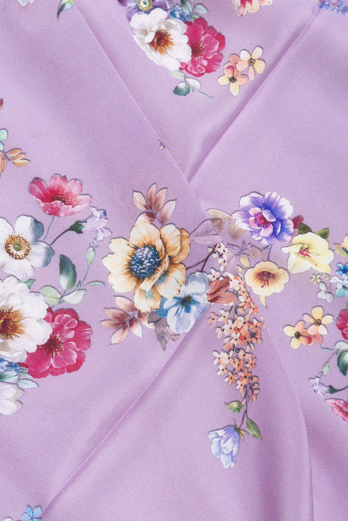 Close up of Lavender Dual Tone Mysore Crepe Saree with Printed design on the body and Without Border.  displaying folds