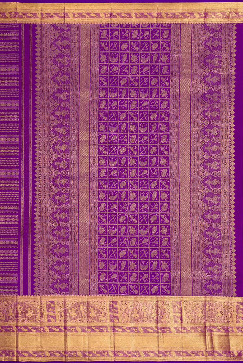 Close up image of the pallu of Purple Dual Tone Kanchipuram Silk Saree with Zari Brocade on the body and Zari Border. 