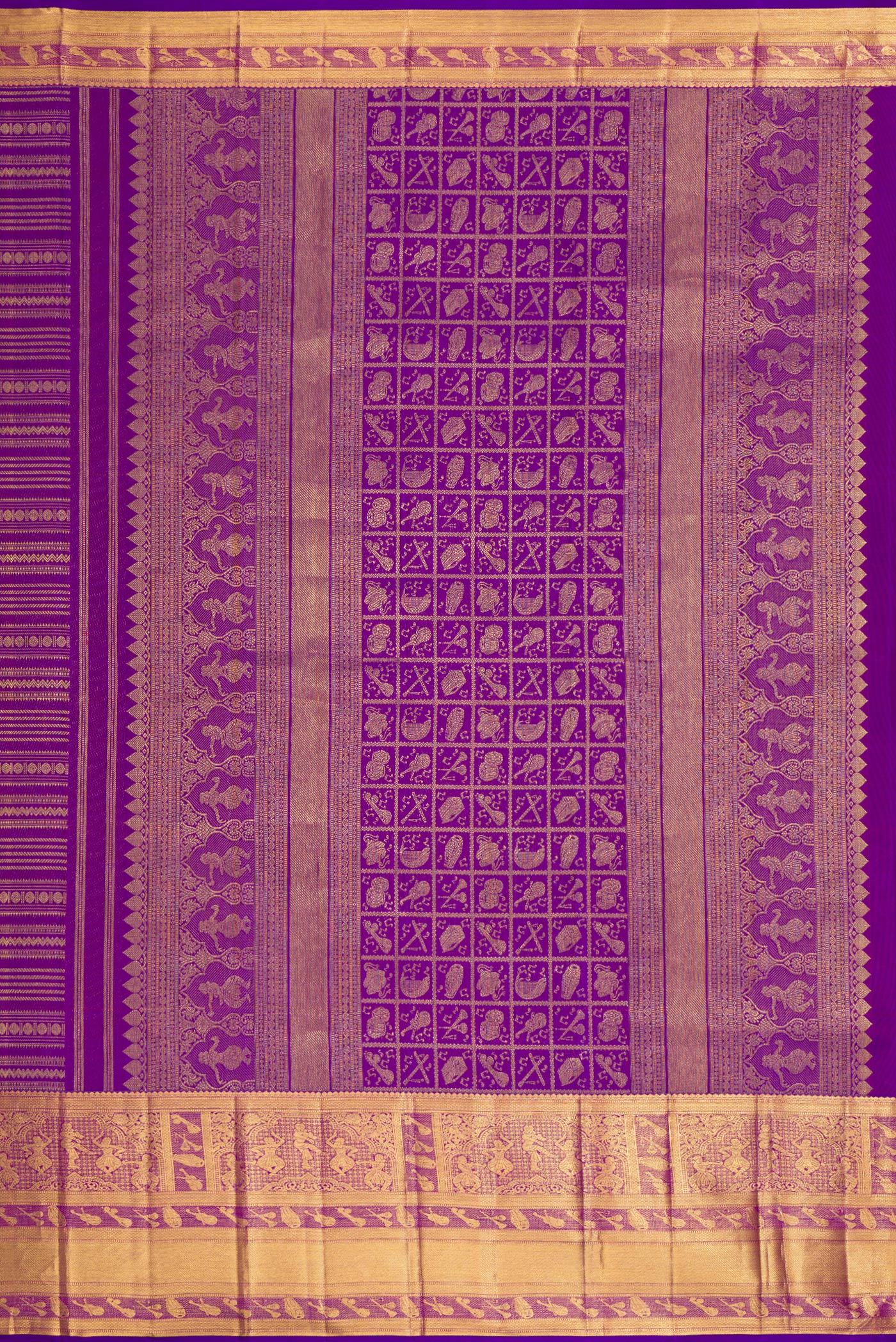 Close up image of the pallu of Purple Dual Tone Kanchipuram Silk Saree with Zari Brocade on the body and Zari Border. 