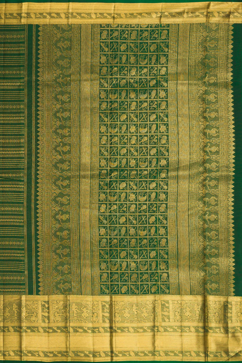 Close up image of the pallu of Pure Silk Bottle Green Kanchipuram Saree with Zari Brocade on the body and Fancy Border. 