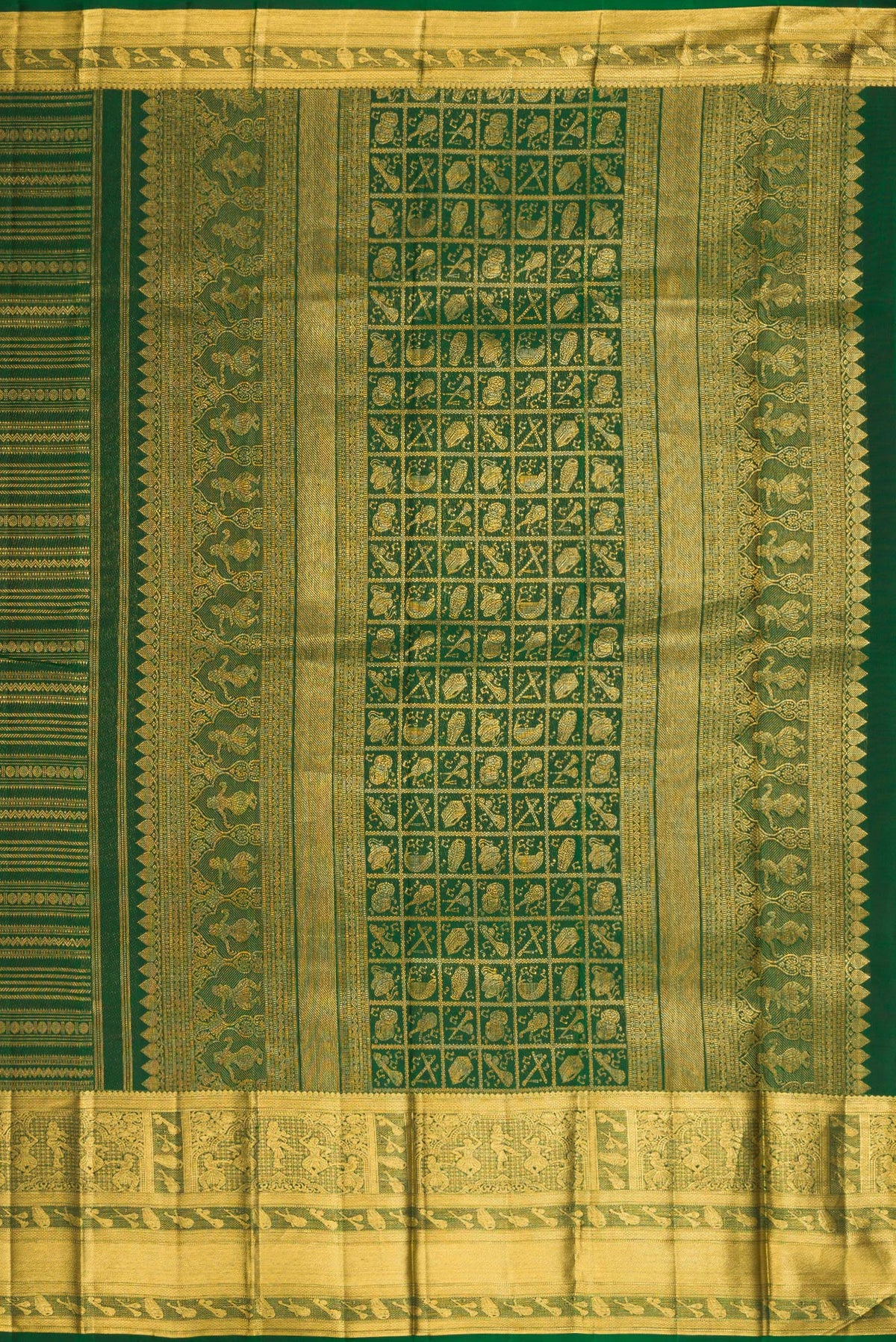 Close up image of the pallu of Pure Silk Bottle Green Kanchipuram Saree with Zari Brocade on the body and Fancy Border. 