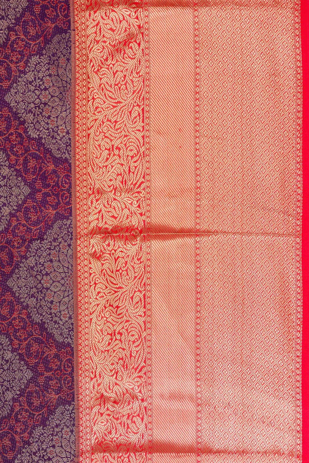 Border image of Light Magenta Dual Tone Kanjivaram Silk Saree with Zari Brocade on the body and Zari Border. 