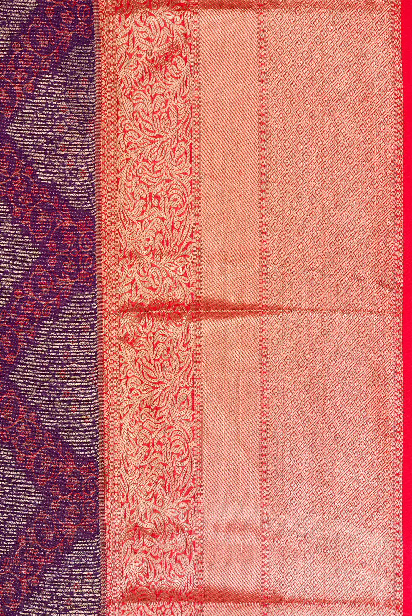 Border image of Light Magenta Dual Tone Kanjivaram Silk Saree with Zari Brocade on the body and Zari Border. 