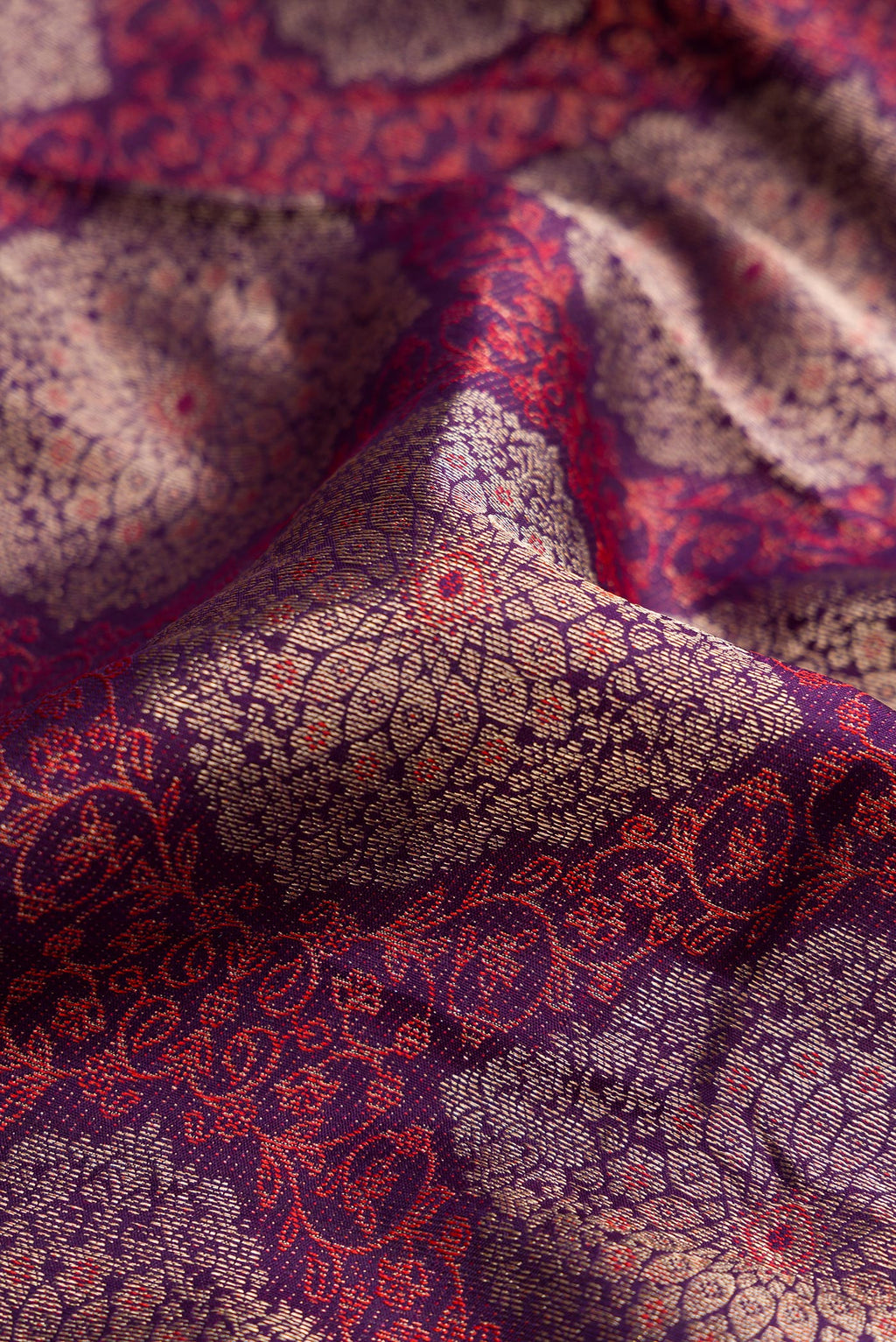 Close up of Light Magenta Dual Tone Kanjivaram Silk Saree with Zari Brocade on the body and Zari Border.  displaying folds