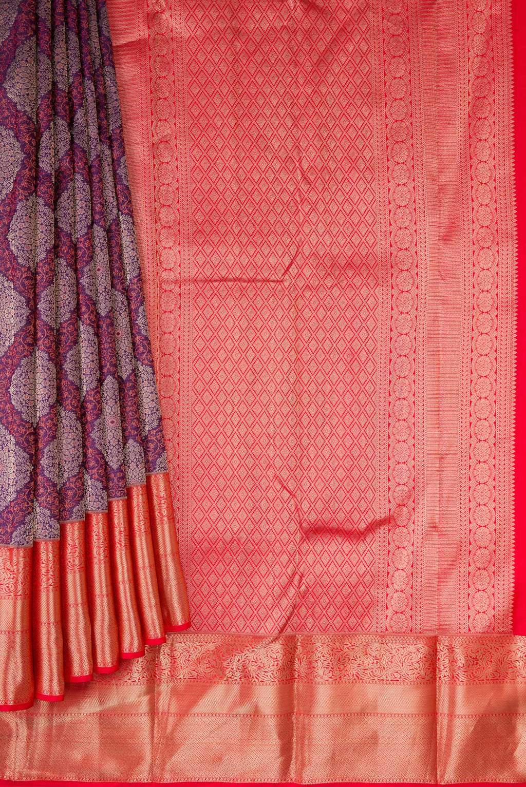 Pleats and pallu of Light Magenta Dual Tone Kanjivaram Silk Saree with Zari Brocade on the body and Zari Border. 