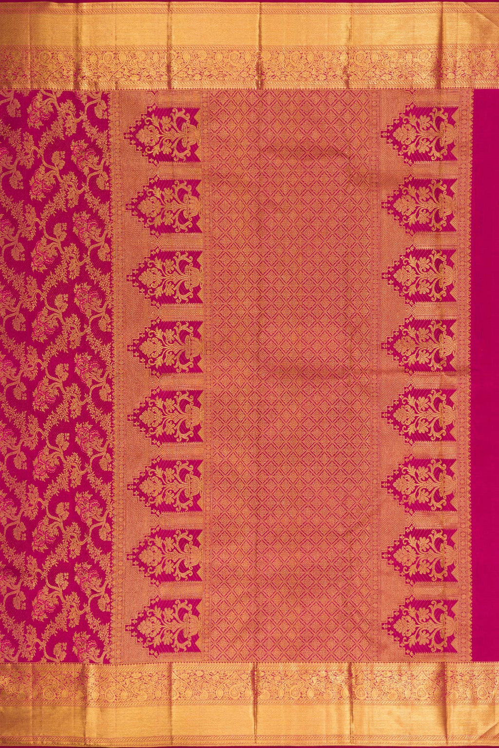 Close up image of the pallu of Dark Mauve Dual Tone Kanjivaram Silk Saree with Zari Brocade on the body and Zari Border. 