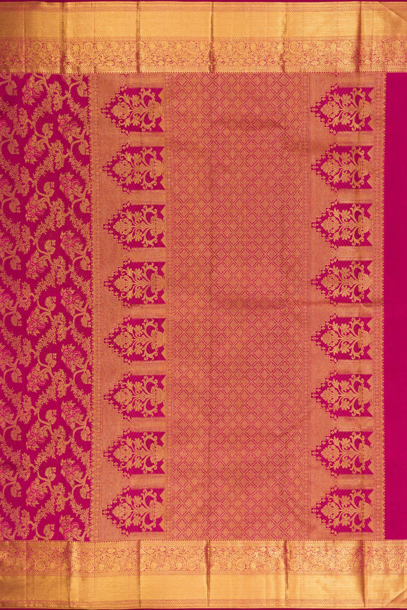 Close up image of the pallu of Dark Mauve Dual Tone Kanjivaram Silk Saree with Zari Brocade on the body and Zari Border. 
