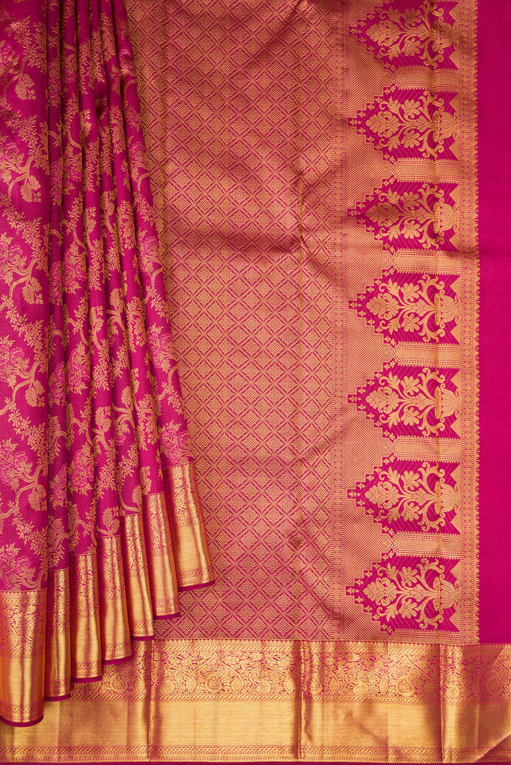 Pleats and pallu of Dark Mauve Dual Tone Kanjivaram Silk Saree with Zari Brocade on the body and Zari Border. 