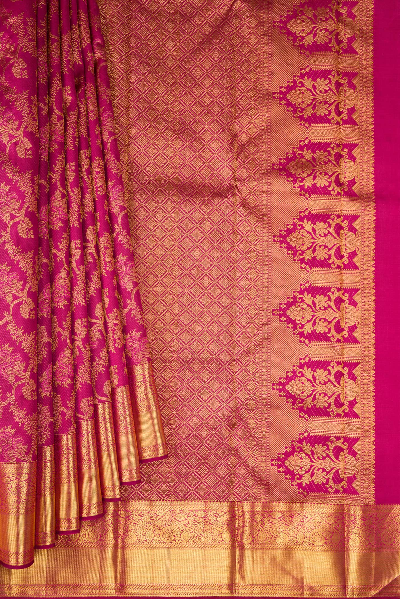 Pleats and pallu of Dark Mauve Dual Tone Kanjivaram Silk Saree with Zari Brocade on the body and Zari Border. 