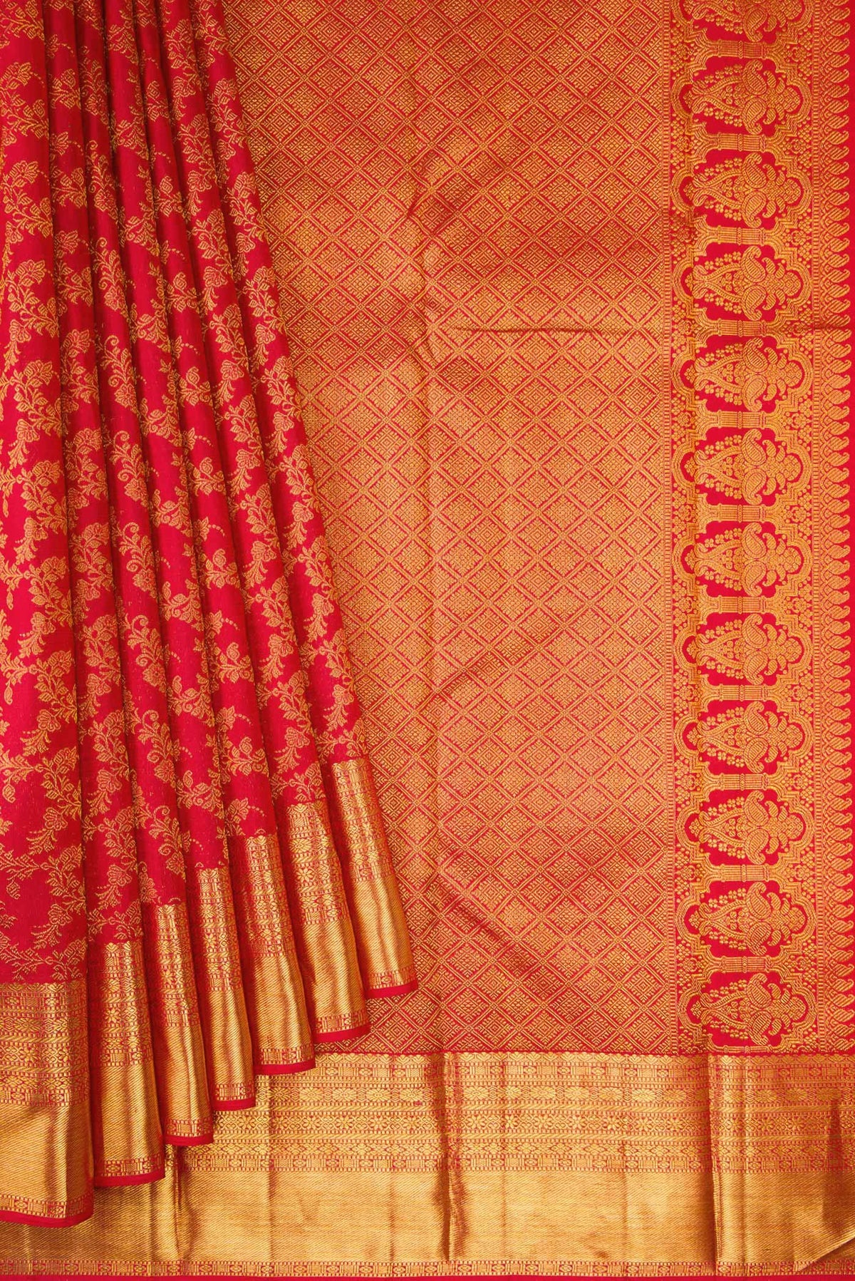 Pleats and pallu of Red Dual Tone Kanjivaram Silk Saree with Zari Brocade on the body and Zari Border. 