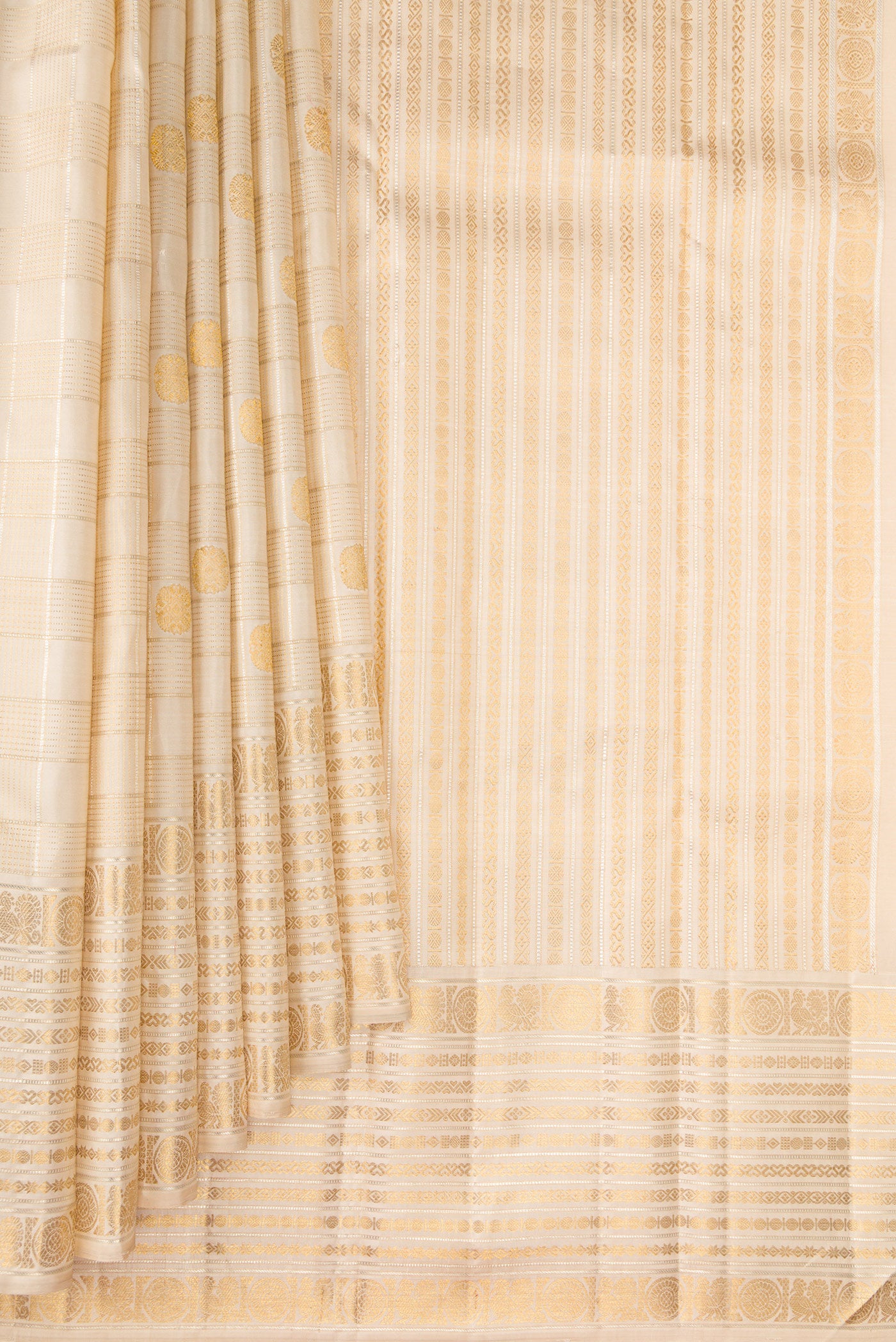 Pleats and pallu of Beige Dual Tone Kanchipuram Silk Saree with Checked design on the body and Fancy Border. 