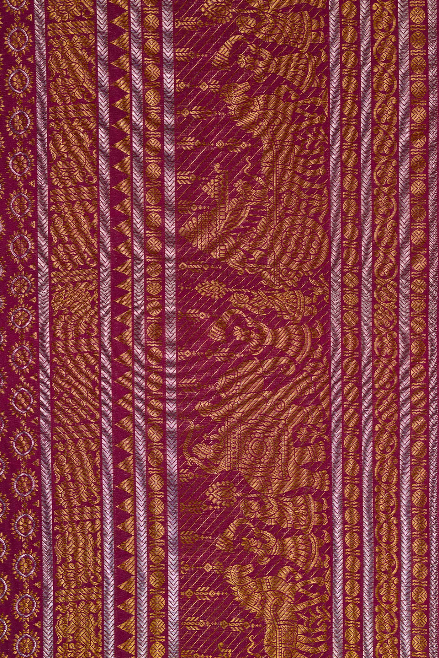 Border image of Burgundy Dual Tone Kanchipuram Silk Saree with Zari Brocade on the body and Zari Border. 