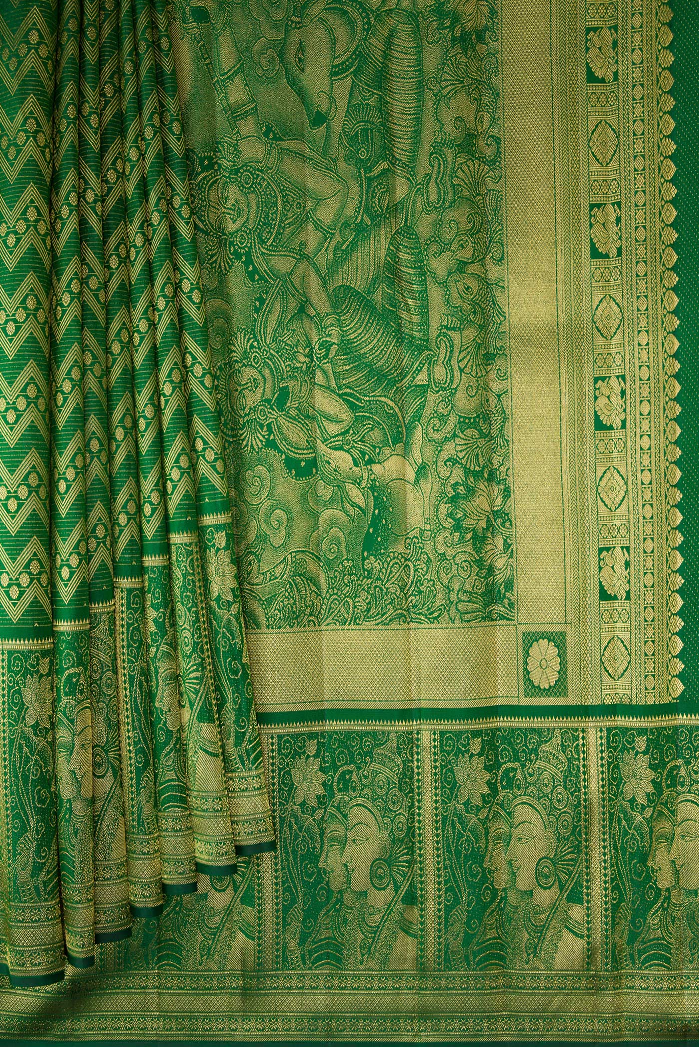 Pleats and pallu of Green Dual Tone Kanchipuram Silk Saree with Zari Brocade on the body and Fancy Border. 