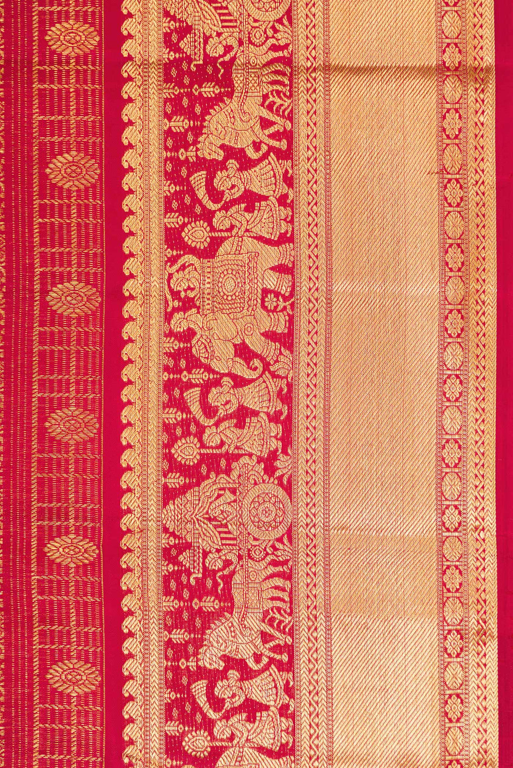 Border image of Pure Silk Pure Zari Maroon Dual Tone Kanchipuram Saree with Zari Brocade on the body and Zari Border. 