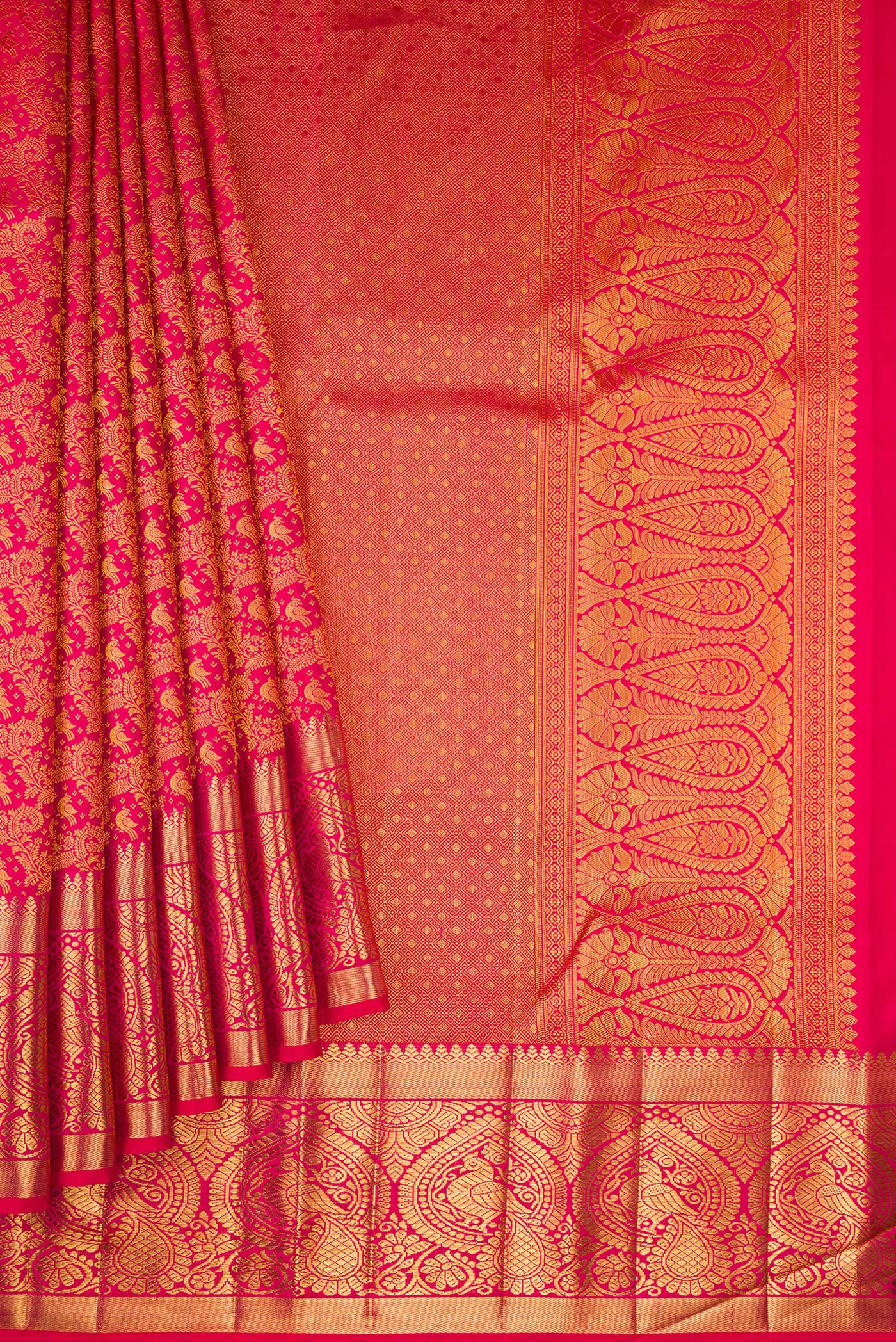 Pleats and pallu of Pink Dual Tone Kanchipuram Silk Saree with Zari Brocade on the body and Zari Border. 