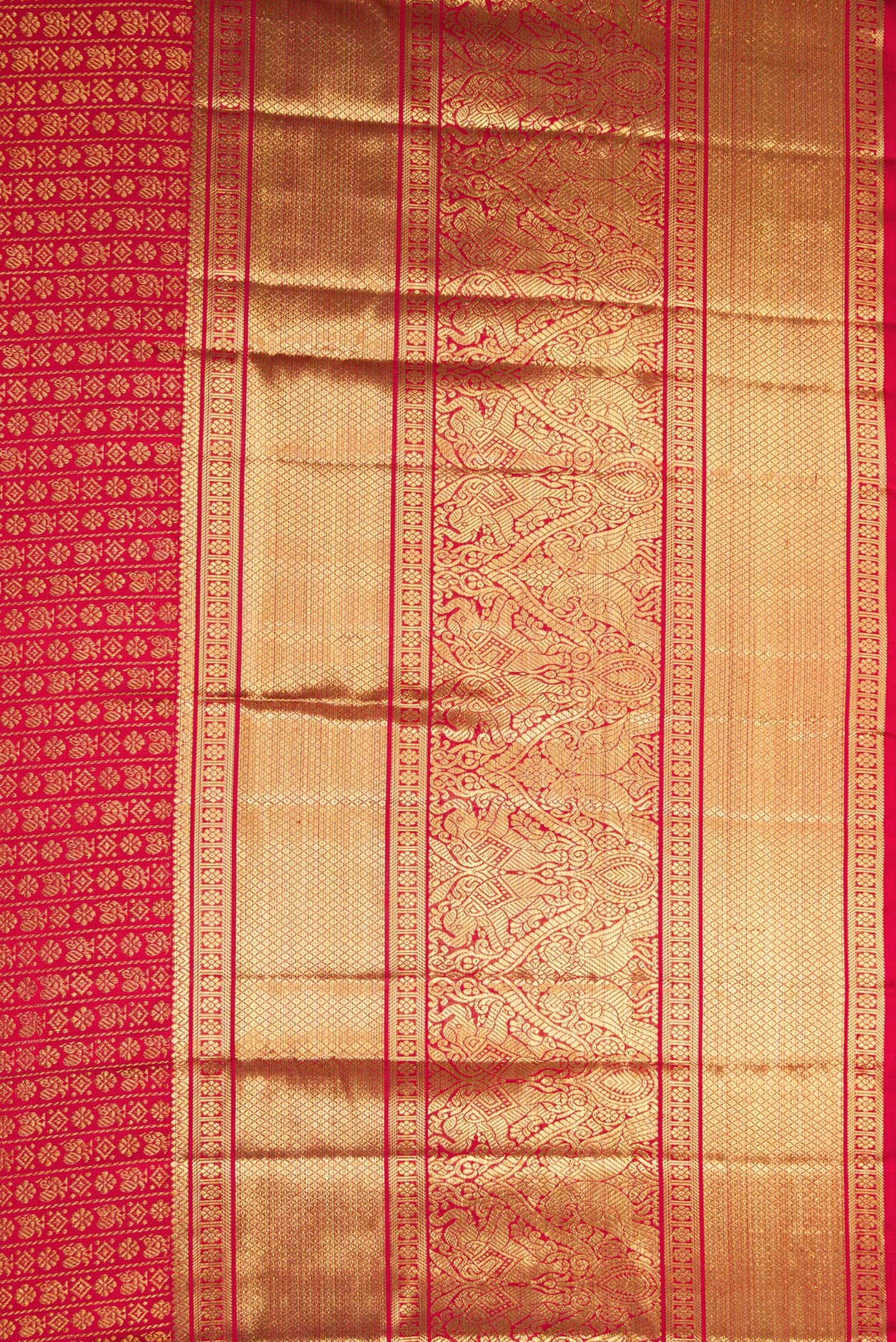 Border image of Maroon Dual Tone Kanchipuram Silk Saree with Zari Brocade on the body and Zari Border. 