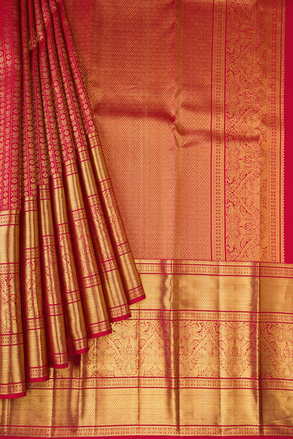 Pleats and pallu of Maroon Dual Tone Kanchipuram Silk Saree with Zari Brocade on the body and Zari Border. 
