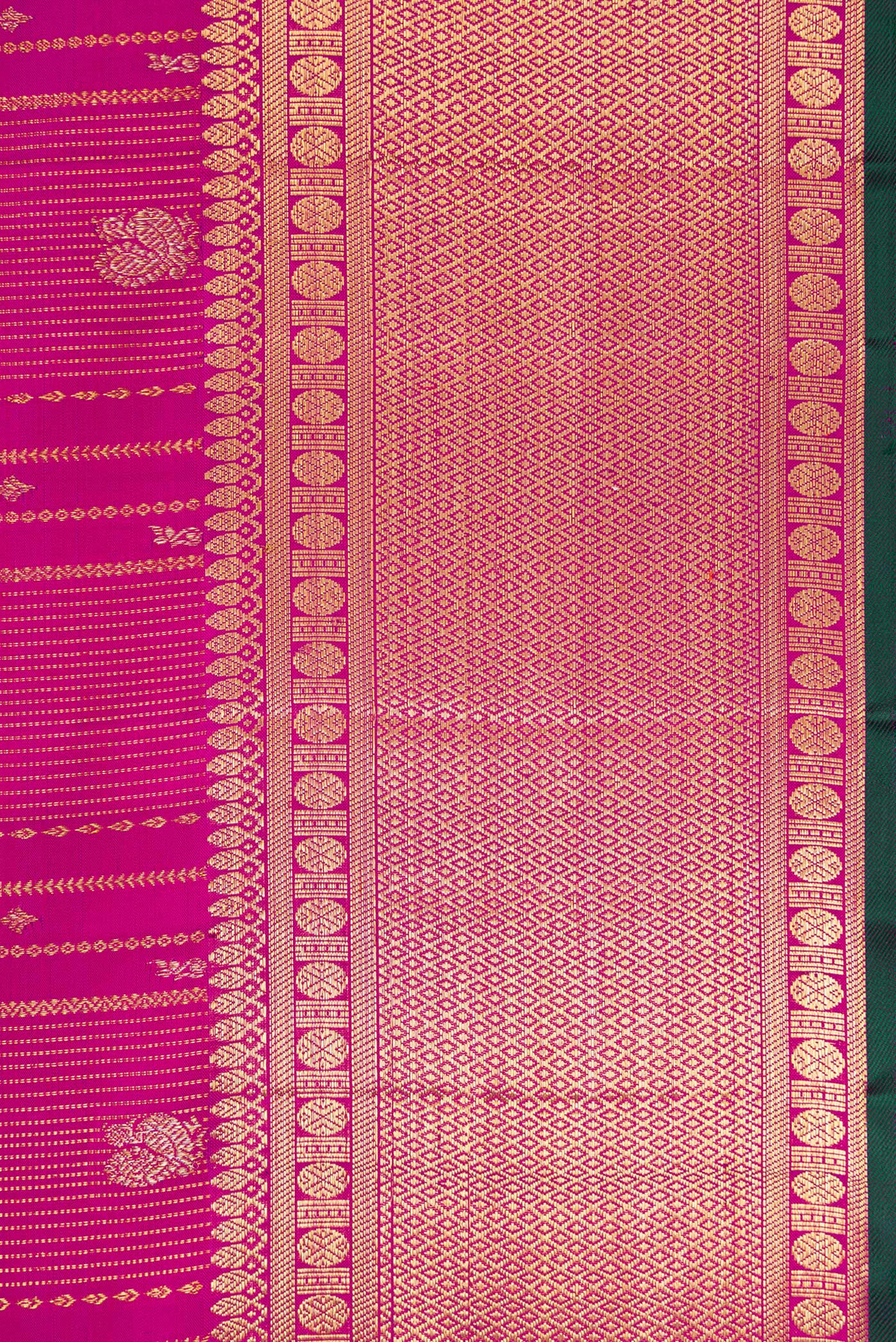 Border image of Magenta Dual Tone Kanchipuram Silk Saree with Zari Brocade on the body and Zari Border. 