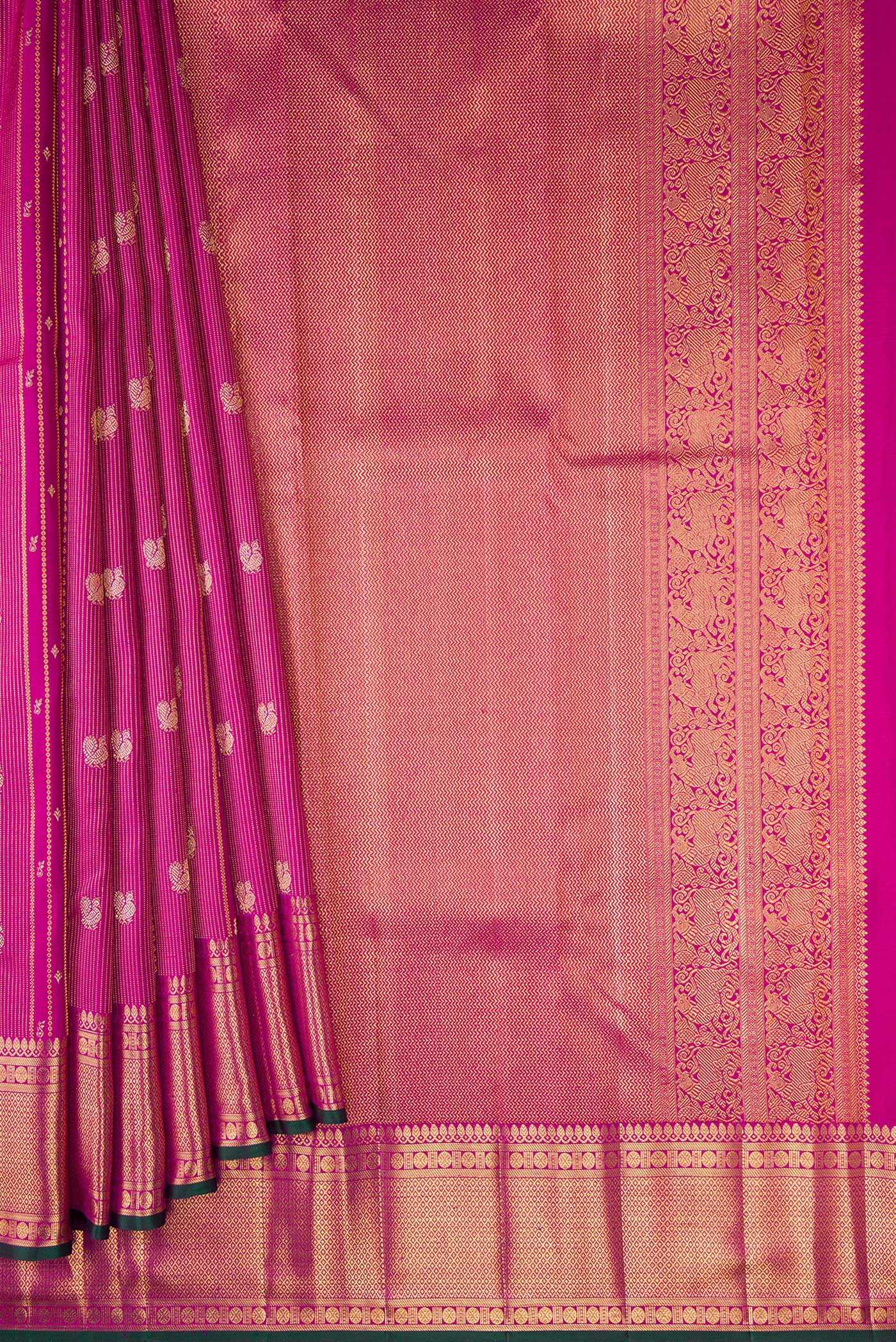Pleats and pallu of Magenta Dual Tone Kanchipuram Silk Saree with Zari Brocade on the body and Zari Border. 