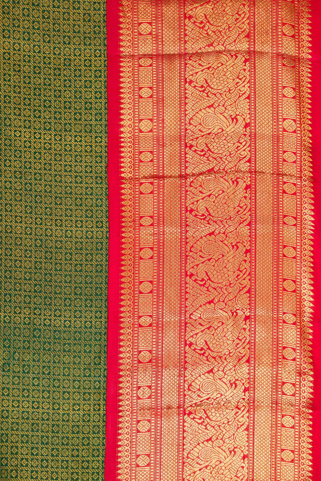 Border image of Green Dual Tone Kanchipuram Silk Saree with Zari Brocade on the body and Zari Border. 