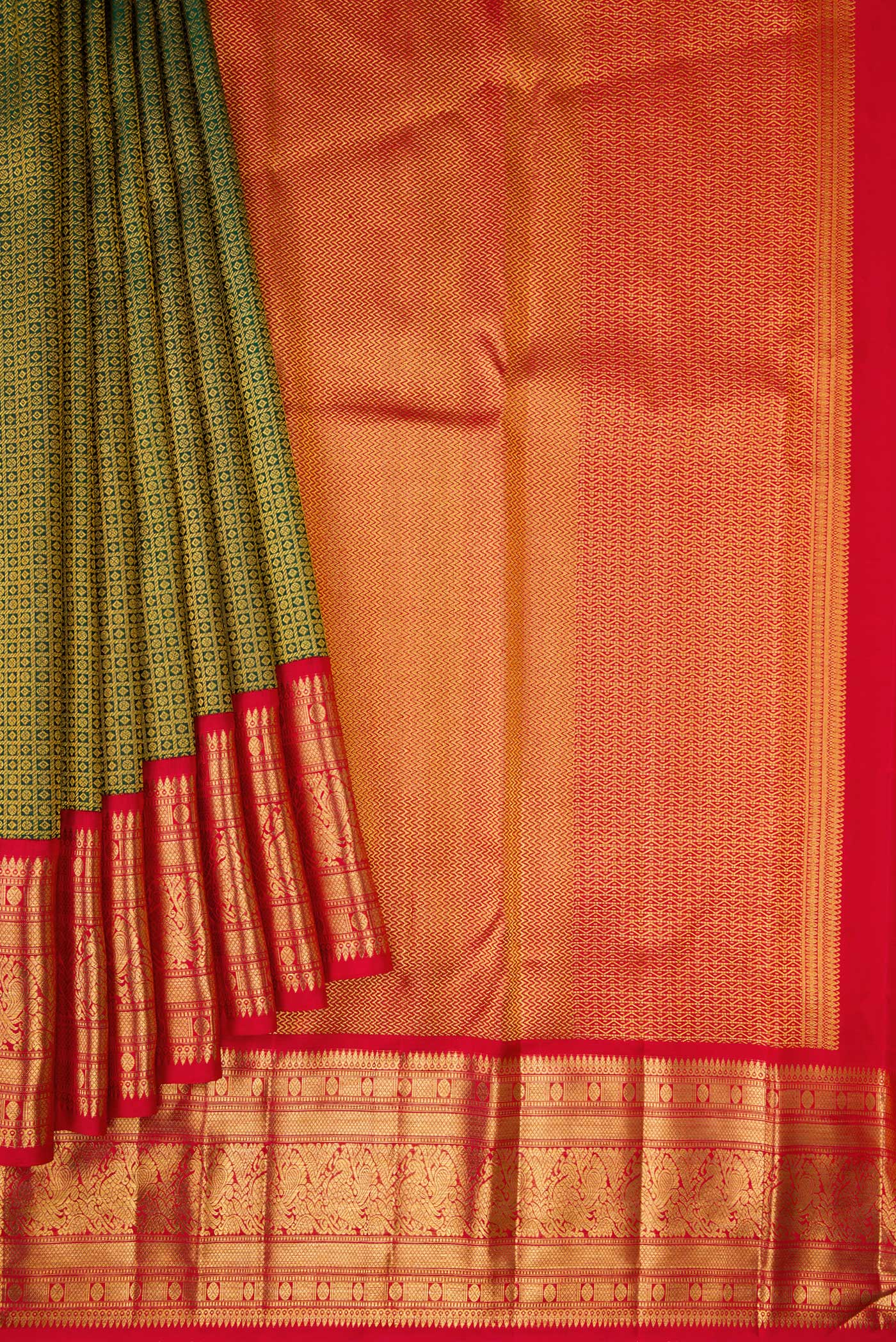 Pleats and pallu of Green Dual Tone Kanchipuram Silk Saree with Zari Brocade on the body and Zari Border. 