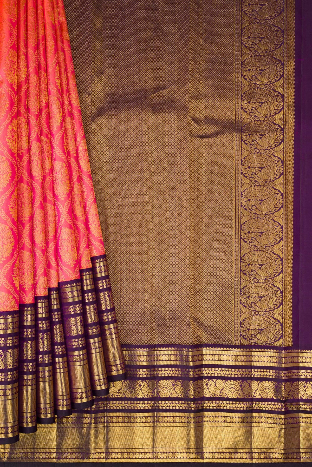 Pleats and pallu of Peach Dual Tone Kanchipuram Silk Saree with Zari Brocade on the body and Zari Border. 
