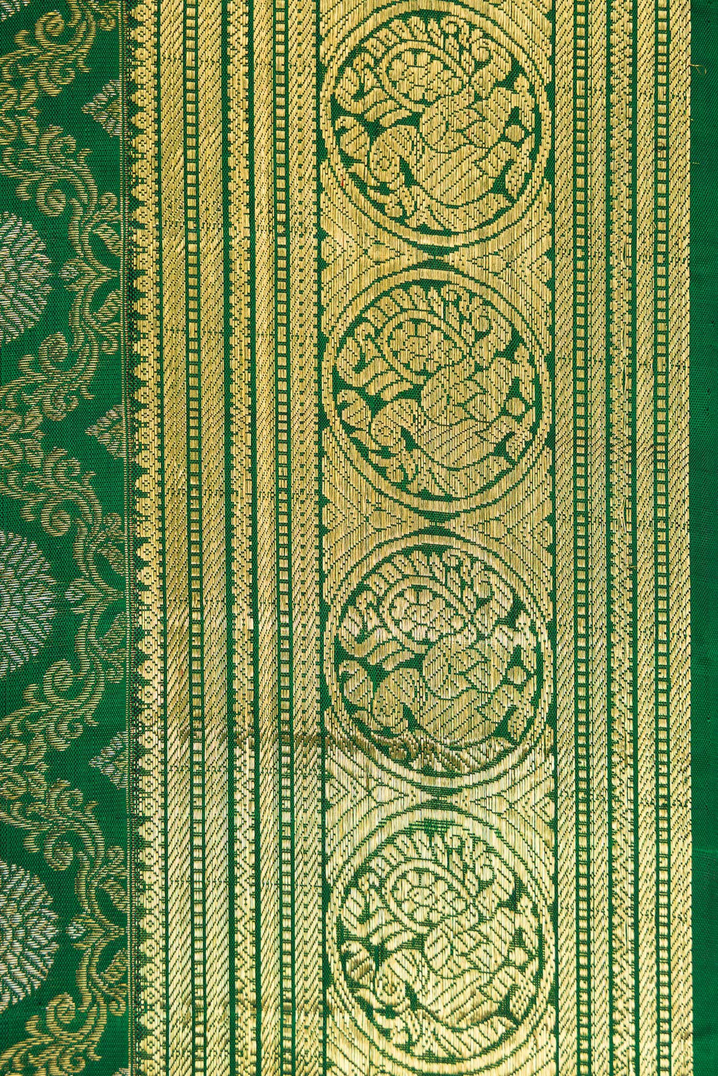 Border image of Green Dual Tone Kanchipuram Silk Saree with Zari Brocade on the body and Zari Border. 