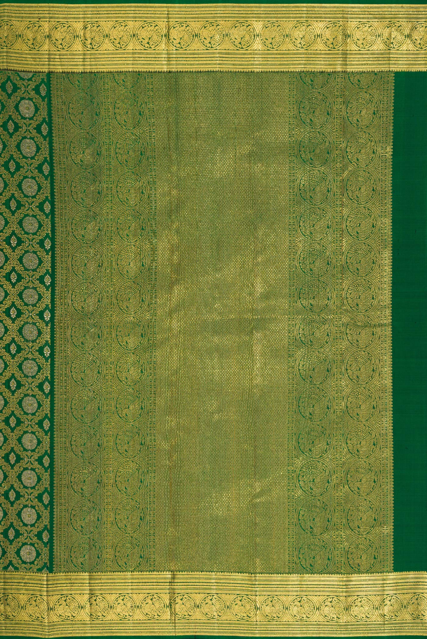 Close up image of the pallu of Green Dual Tone Kanchipuram Silk Saree with Zari Brocade on the body and Zari Border. 