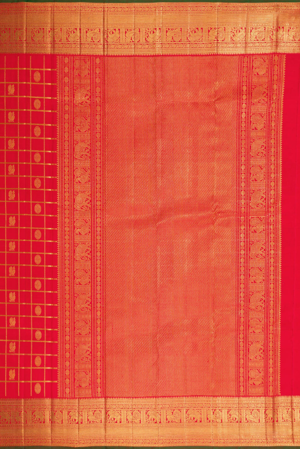 Close up image of the pallu of Red Dual Tone Kanchipuram Silk Saree with Checked design on the body and Zari Border. 