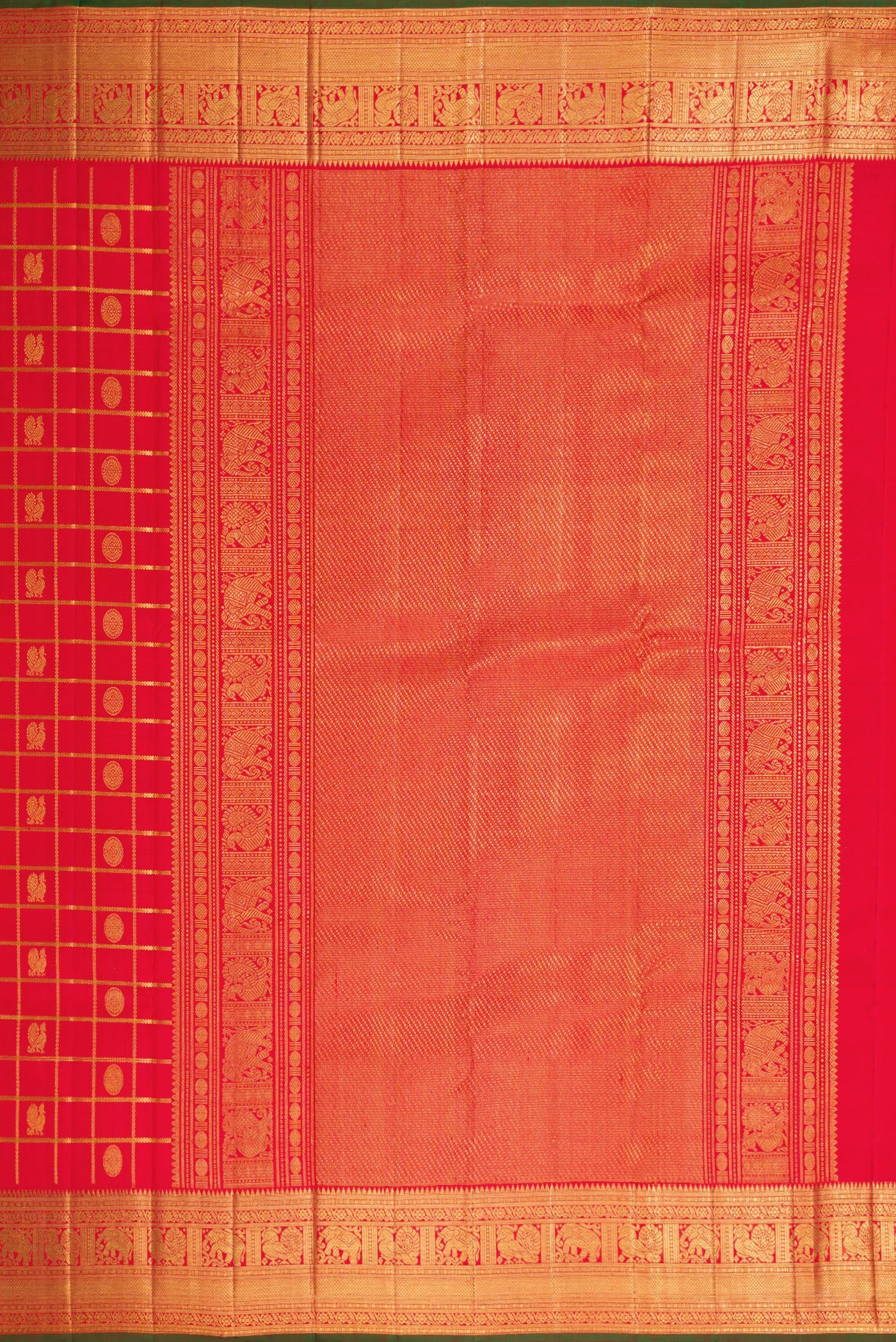 Close up image of the pallu of Red Dual Tone Kanchipuram Silk Saree with Checked design on the body and Zari Border. 