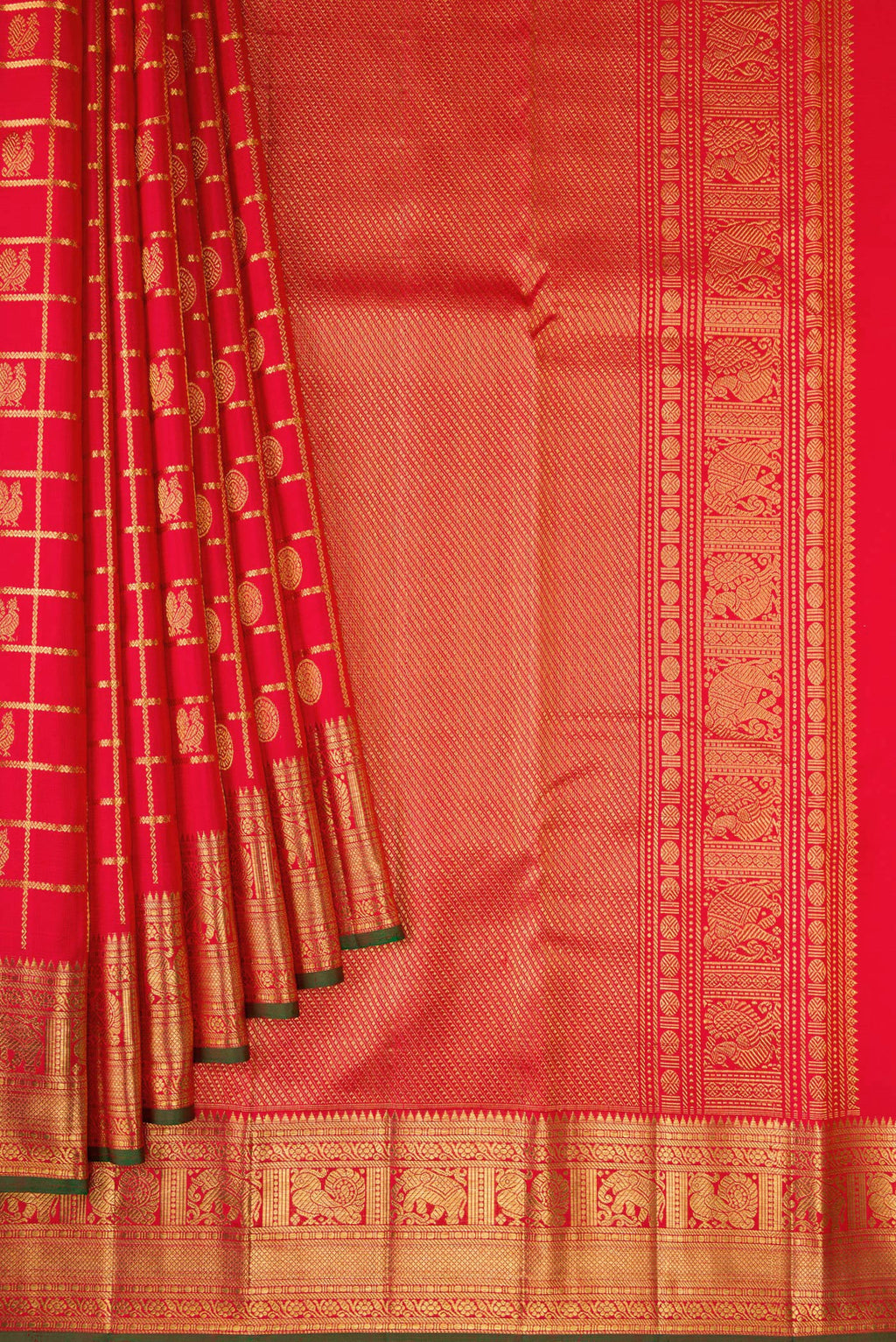 Pleats and pallu of Red Dual Tone Kanchipuram Silk Saree with Checked design on the body and Zari Border. 