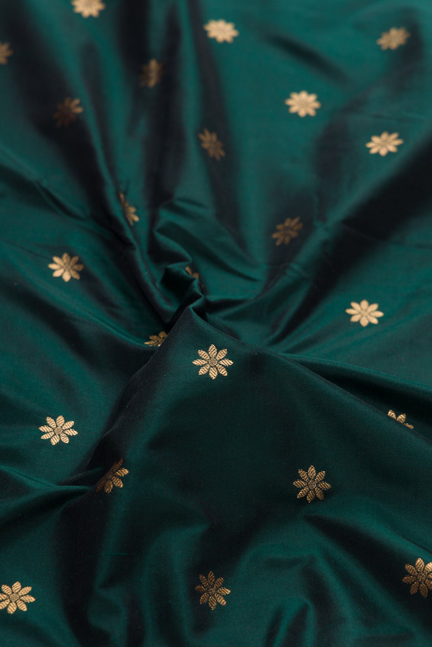 Close up of Bottle Green Dual Tone Paithani Silk Saree with Zari Butta on the body and Paithani Border.  displaying folds