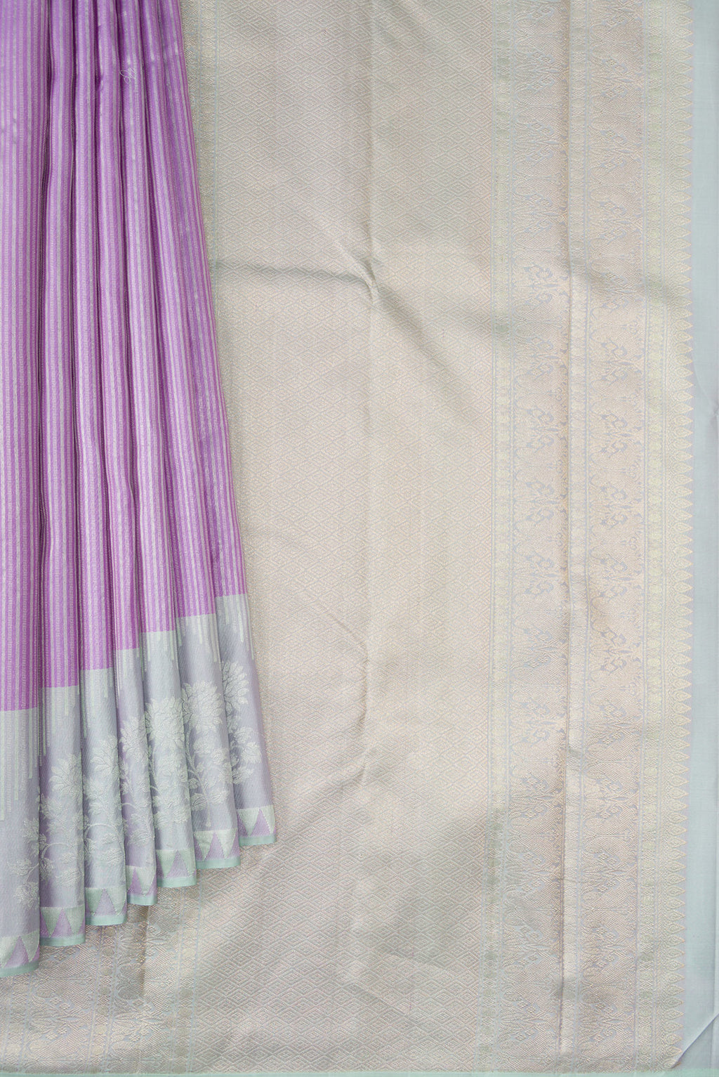 Pleats and pallu of Lavender Dual Tone Kanjivaram Silk Saree with Stripes on the body and Zari Border. 