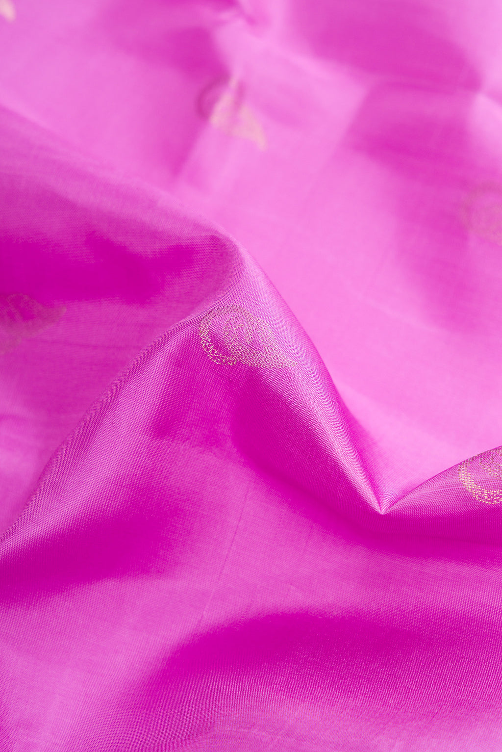 Close up of Lavender Dual Tone Soft Silk Saree with Zari Butta on the body and Zari Border.  displaying folds