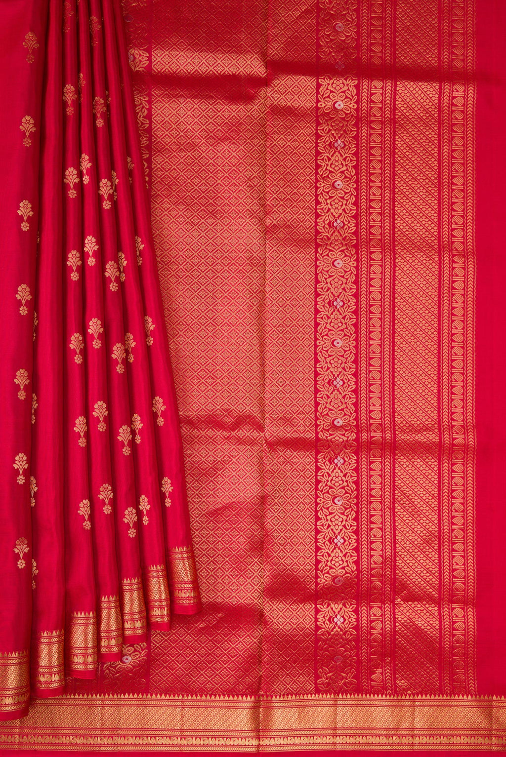 Pleats and pallu of Red Dual Tone Soft Silk Saree with Zari Butta on the body and Zari Border. 