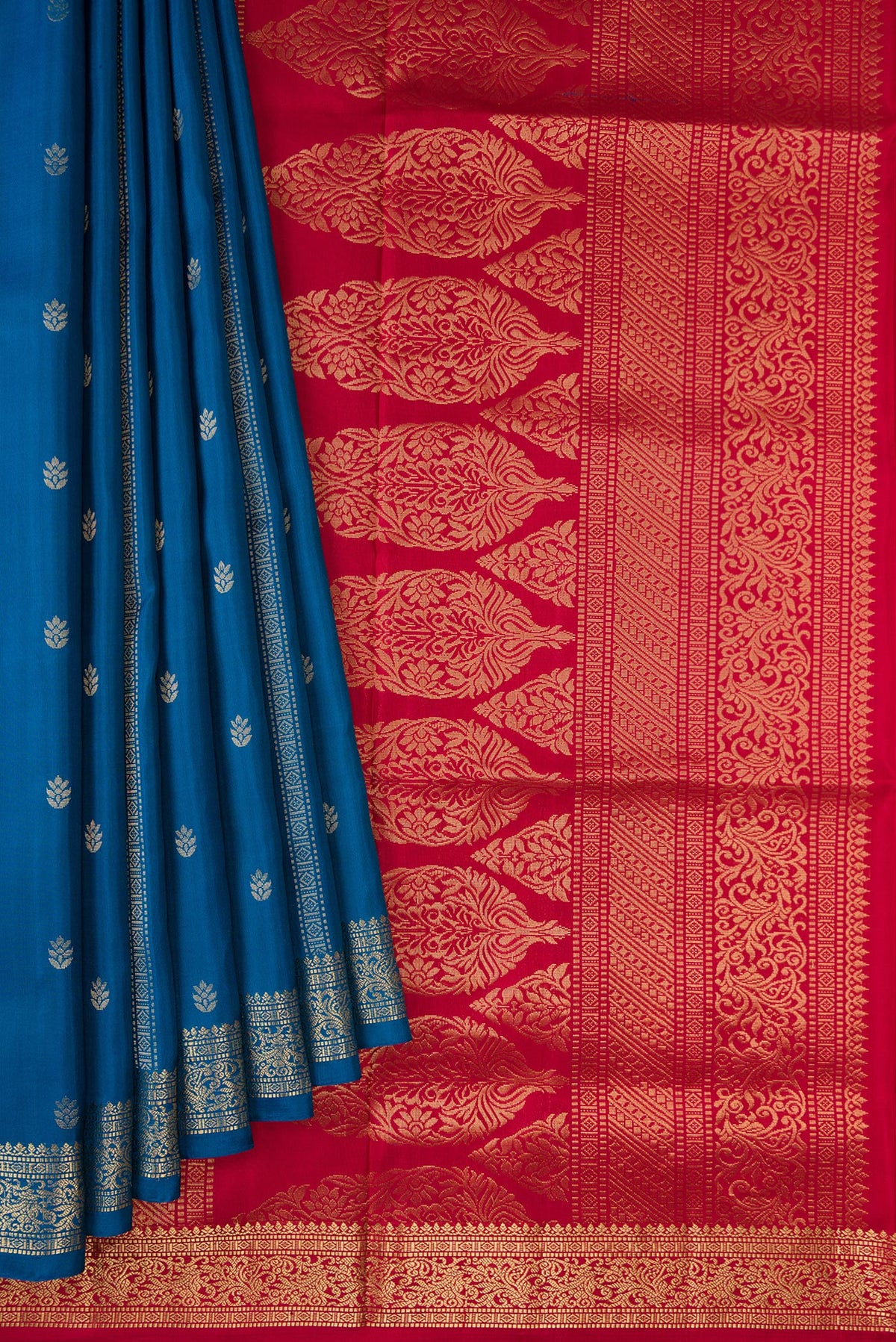Pleats and pallu of Peacock Blue Dual Tone Soft Silk Saree with Zari Butta on the body and Zari Border. 