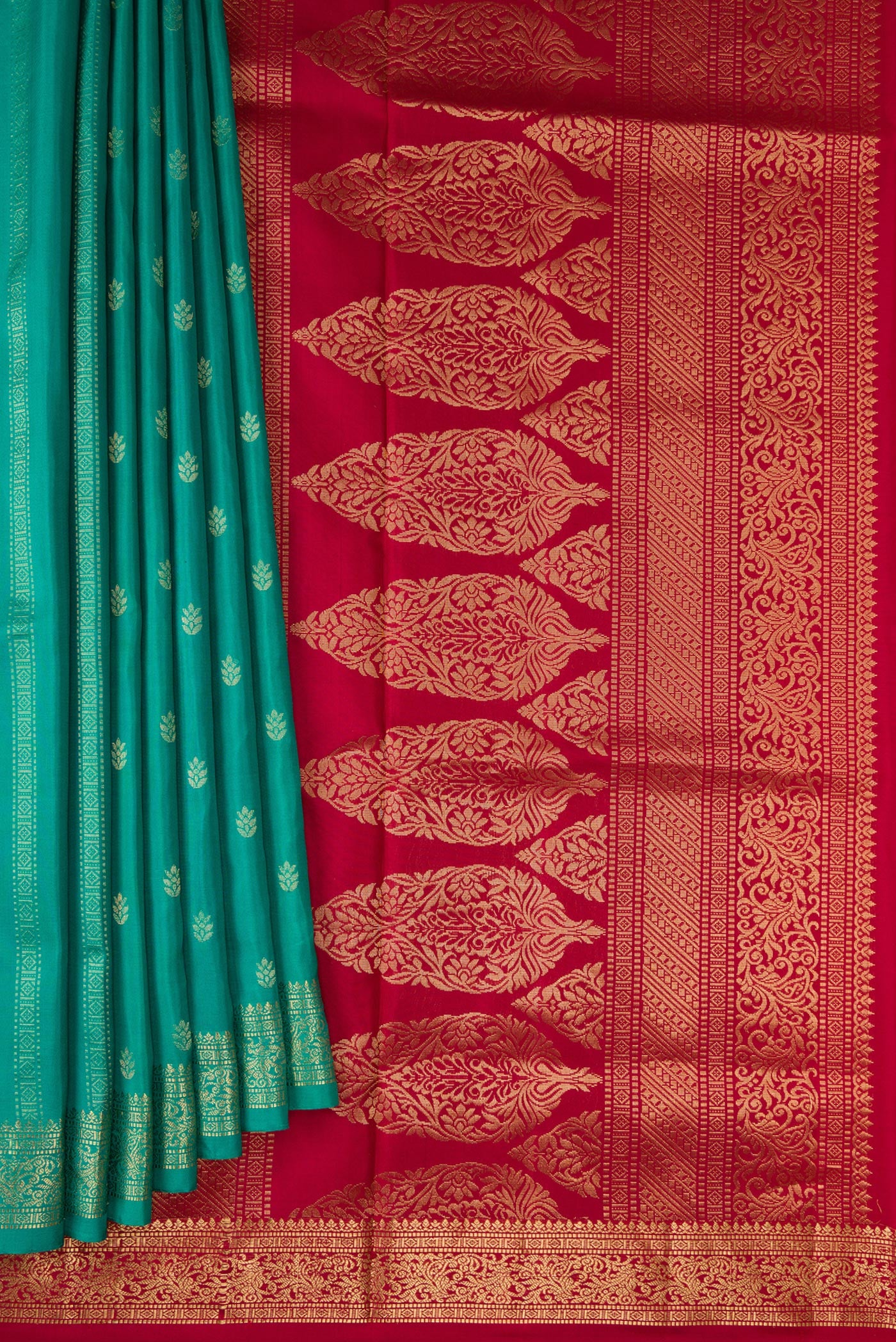 Pleats and pallu of Green Dual Tone Soft Silk Saree with Zari Butta on the body and Zari Border. 