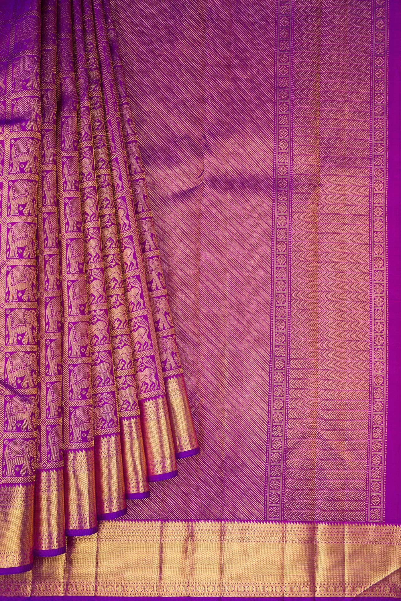 Pleats and pallu of Violet Dual Tone Kanchipuram Silk Saree with Zari Brocade on the body and Zari Border. 