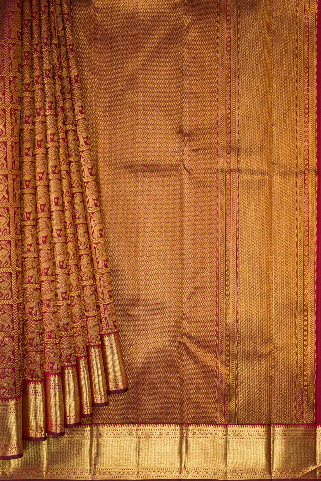Pleats and pallu of Maroon Dual Tone Kanchipuram Silk Saree with Zari Brocade on the body and Zari Border. 