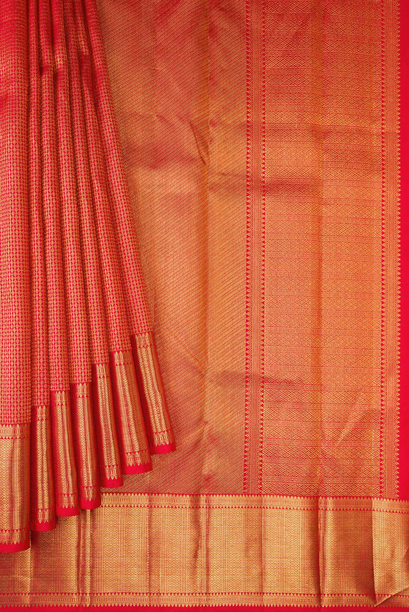 Pleats and pallu of Red Dual Tone Kanchipuram Silk Saree with Zari Brocade on the body and Zari Border. 
