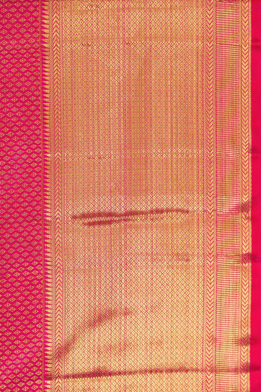 Border image of Pink Dual Tone Kanchipuram Silk Saree with Zari Brocade on the body and Zari Border. 