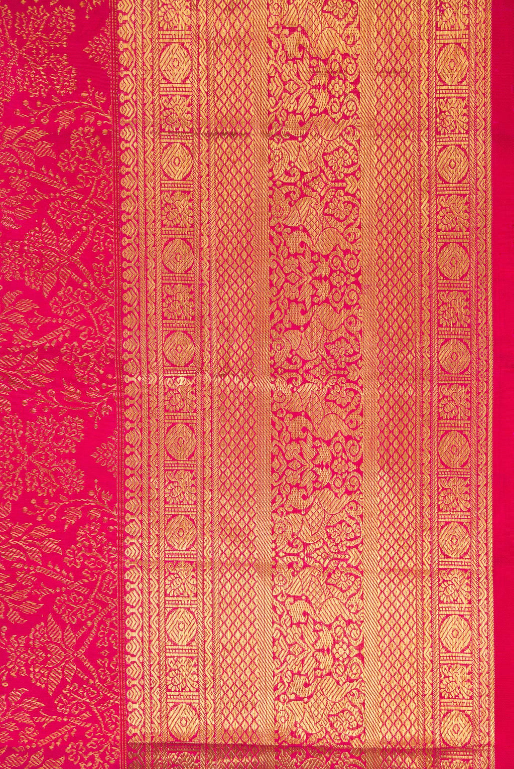 Border image of Dark Pink Dual Tone Kanchipuram Silk Saree with Zari Brocade on the body and Zari Border. 