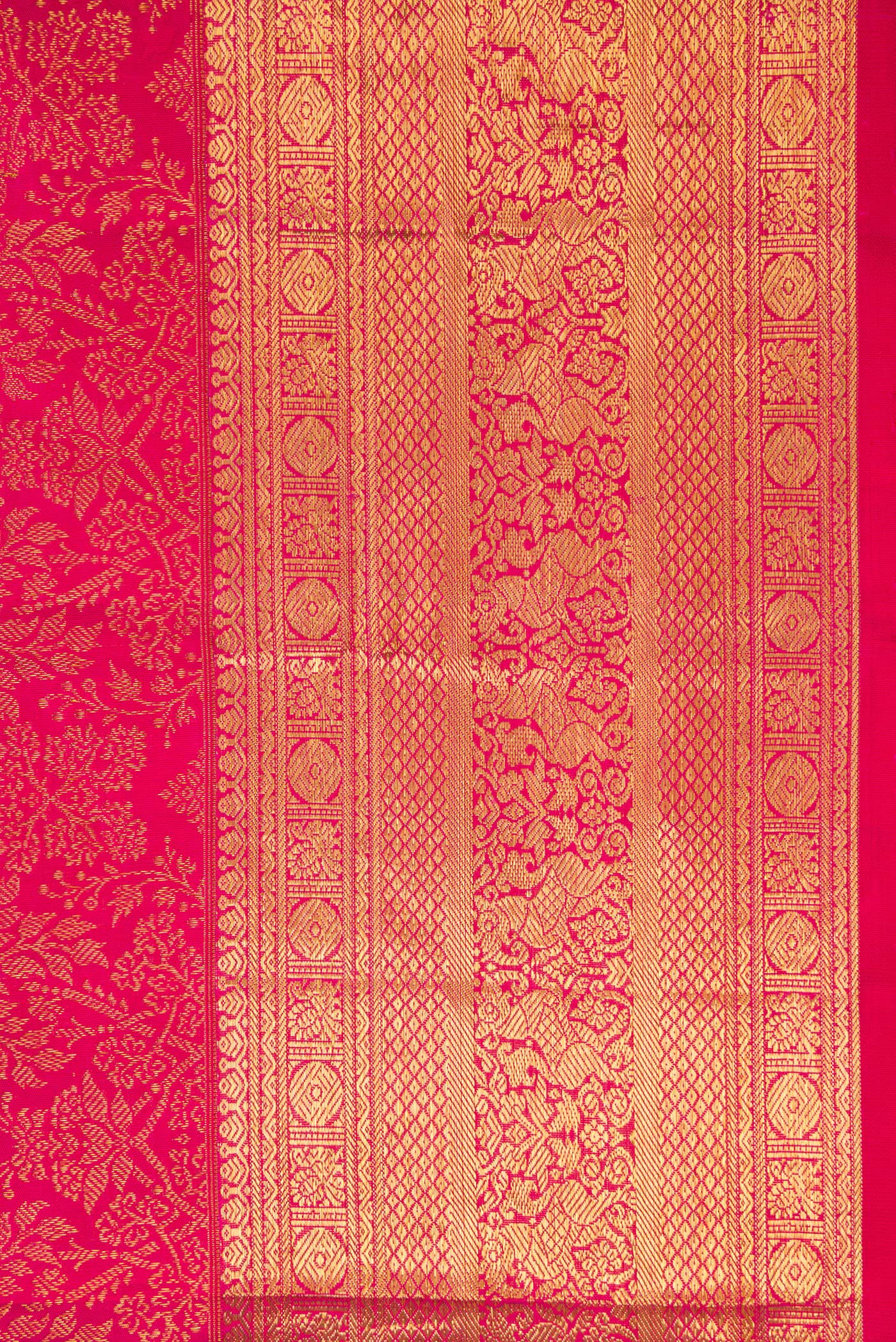 Border image of Dark Pink Dual Tone Kanchipuram Silk Saree with Zari Brocade on the body and Zari Border. 
