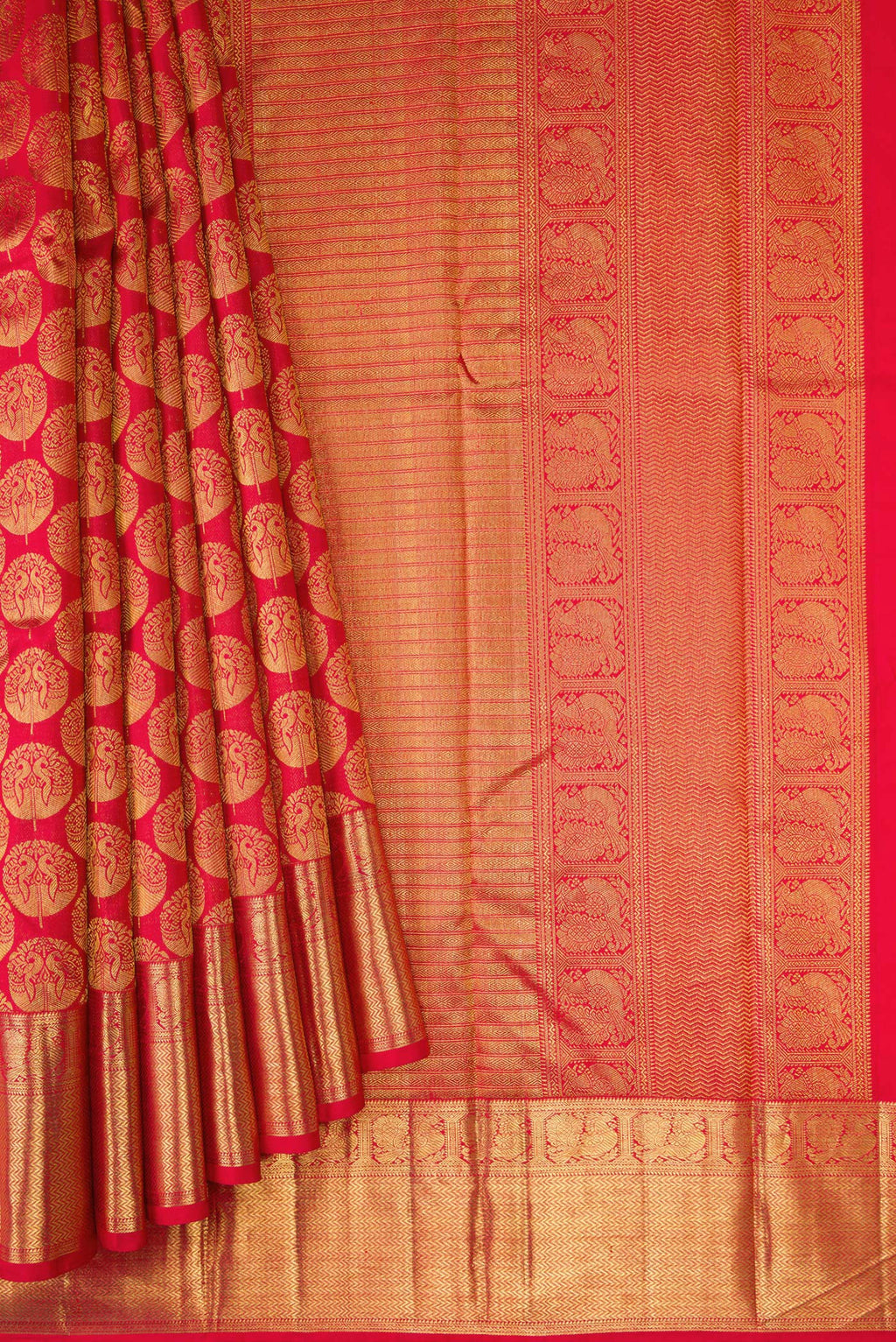Pleats and pallu of Red Dual Tone Kanchipuram Silk Saree with Zari Brocade on the body and Zari Border. 