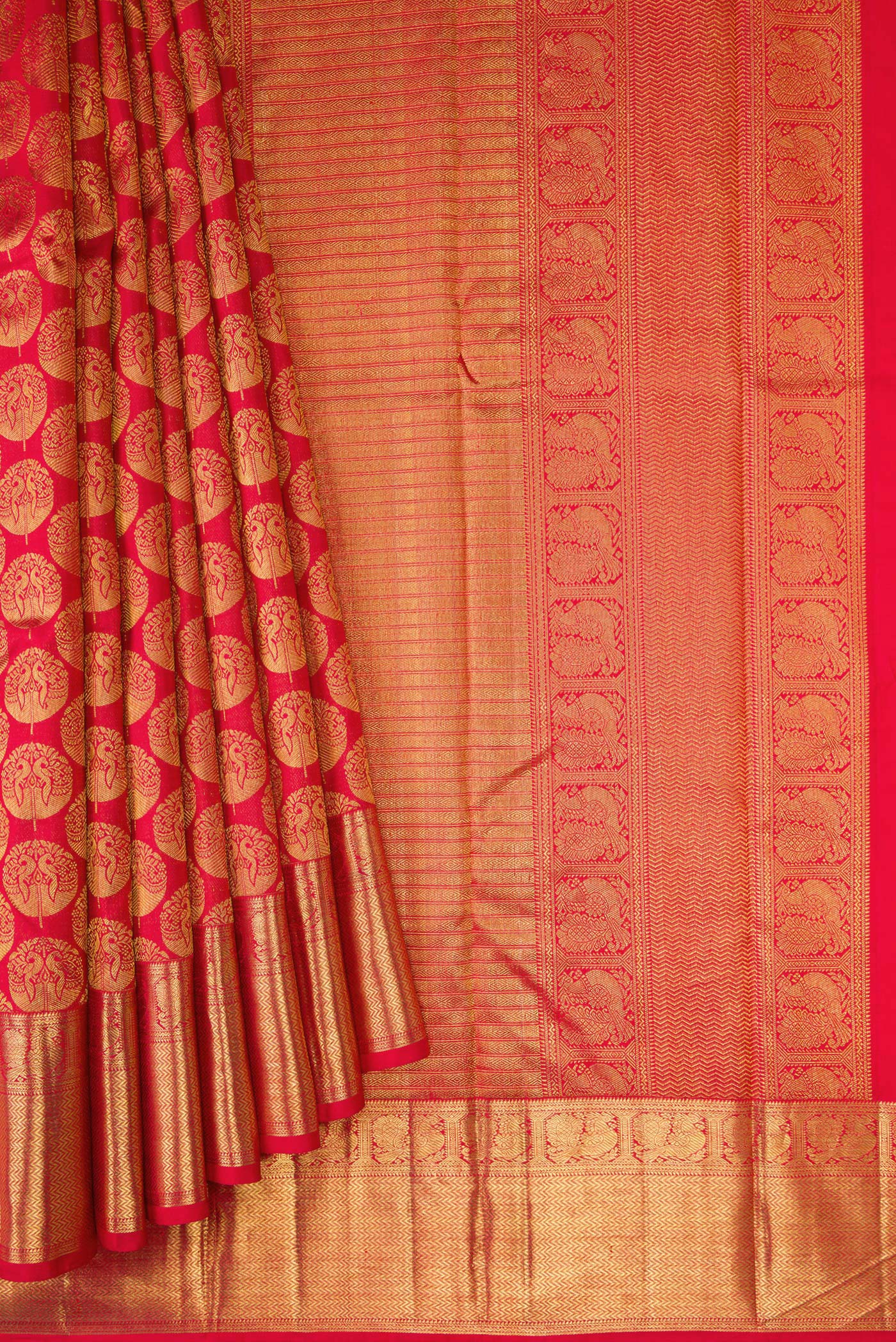 Pleats and pallu of Red Dual Tone Kanchipuram Silk Saree with Zari Brocade on the body and Zari Border. 