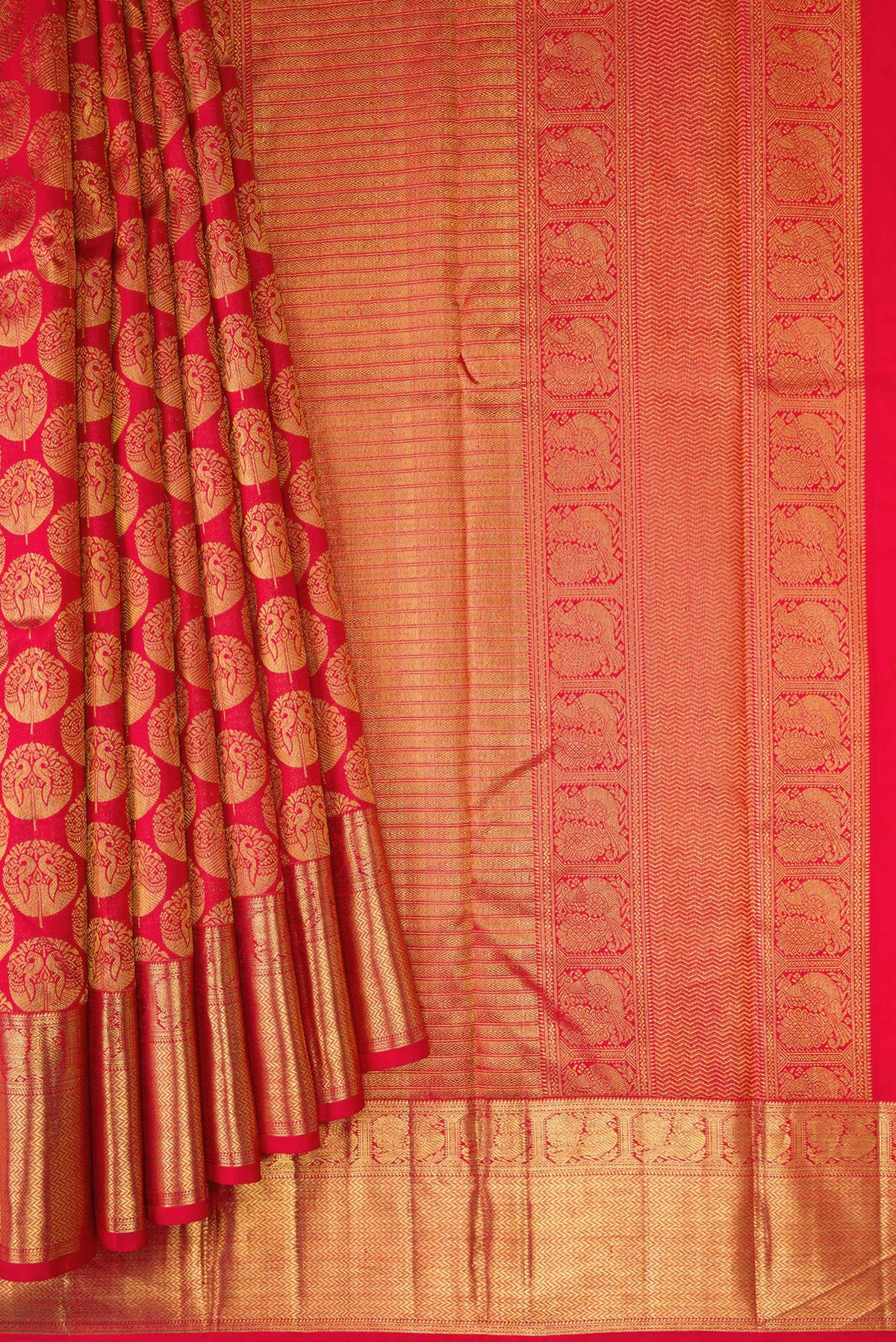 Pleats and pallu of Red Dual Tone Kanchipuram Silk Saree with Zari Brocade on the body and Zari Border. 